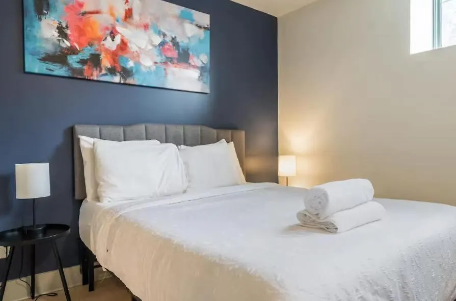 Stylish Studio With Free Parking Near Medical District لويفيل شقة
