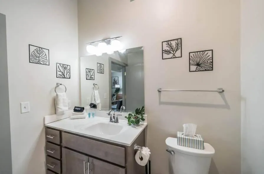 Stylish Studio With Free Parking Near Medical District لويفيل شقة