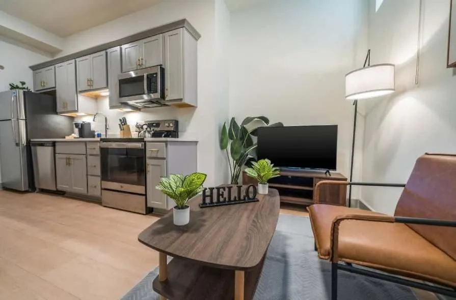 Stylish Studio With Free Parking Near Medical District لويفيل شقة