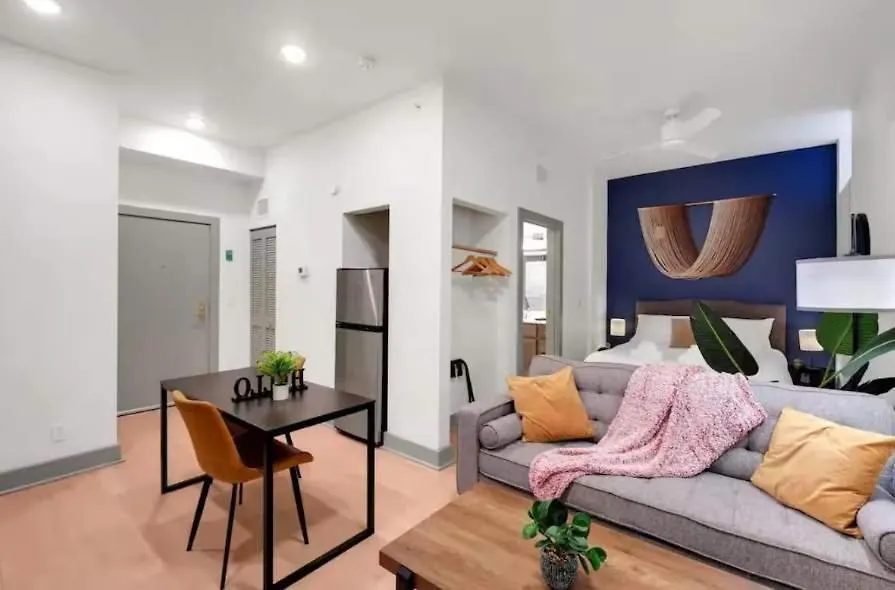 Stylish Studio With Free Parking Near Medical District Λούισβιλ Διαμέρισμα